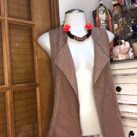 Excellent condition vest cardigan open front  By GAP - Size  S wool like mate - Picture 4 of 4